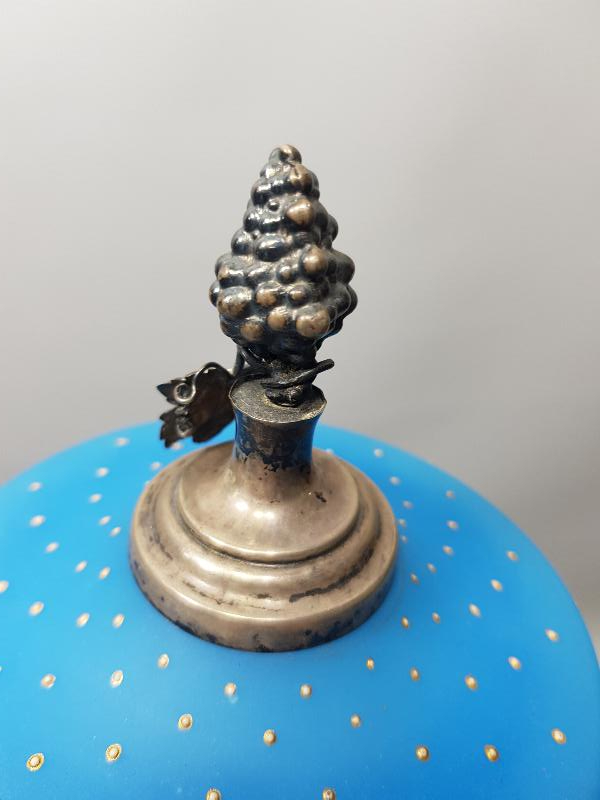 OSMANLI DÖNEMİ GÜMÜŞ AYAKLI VE APLİKLİ MAVİ OPAL BONBONİYER