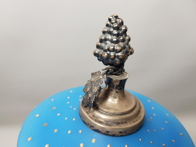 OSMANLI DÖNEMİ GÜMÜŞ AYAKLI VE APLİKLİ MAVİ OPAL BONBONİYER