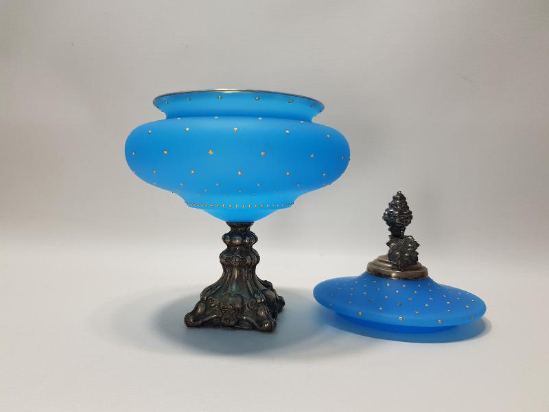 OSMANLI DÖNEMİ GÜMÜŞ AYAKLI VE APLİKLİ MAVİ OPAL BONBONİYER