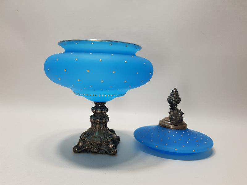 OSMANLI DÖNEMİ GÜMÜŞ AYAKLI VE APLİKLİ MAVİ OPAL BONBONİYER