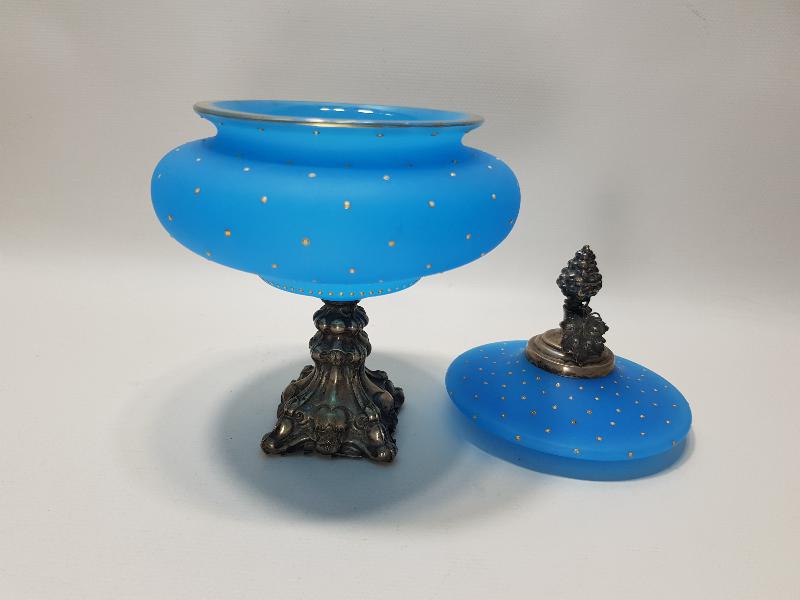 OSMANLI DÖNEMİ GÜMÜŞ AYAKLI VE APLİKLİ MAVİ OPAL BONBONİYER