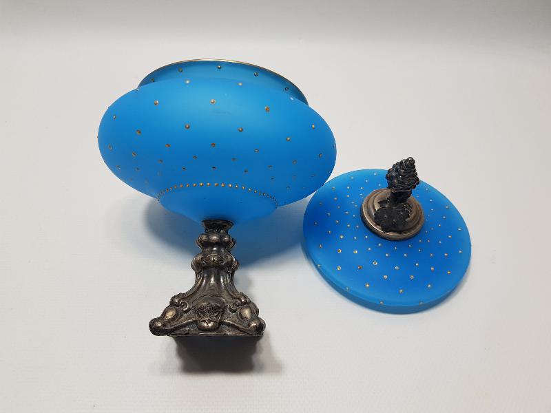 OSMANLI DÖNEMİ GÜMÜŞ AYAKLI VE APLİKLİ MAVİ OPAL BONBONİYER