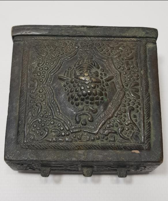 OSMANLI DÖNEMİ KABARTMA İŞÇİLİKLİ BRONZ ÇAPUTLUK