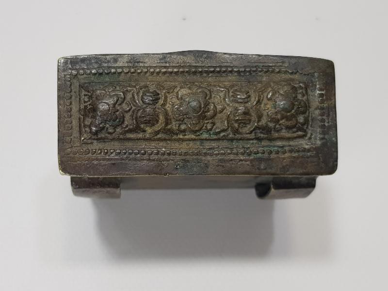 OSMANLI DÖNEMİ KABARTMA İŞÇİLİKLİ BRONZ ÇAPUTLUK