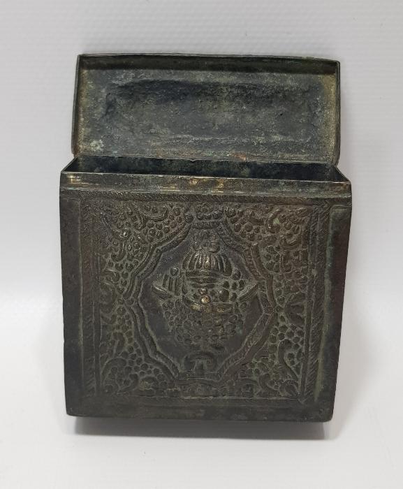 OSMANLI DÖNEMİ KABARTMA İŞÇİLİKLİ BRONZ ÇAPUTLUK