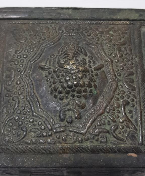 OSMANLI DÖNEMİ KABARTMA İŞÇİLİKLİ BRONZ ÇAPUTLUK