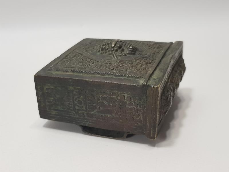 OSMANLI DÖNEMİ KABARTMA İŞÇİLİKLİ BRONZ ÇAPUTLUK