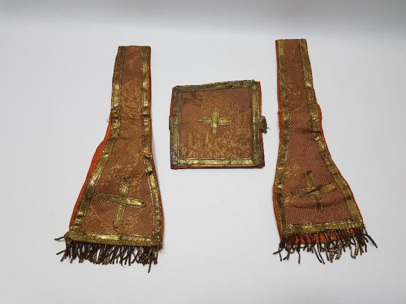 OSMANLI DÖNEMİ RUM İŞİ SIRMA İŞLEMELİ PAPAZ KOLLUKLARI VE DUA KABI