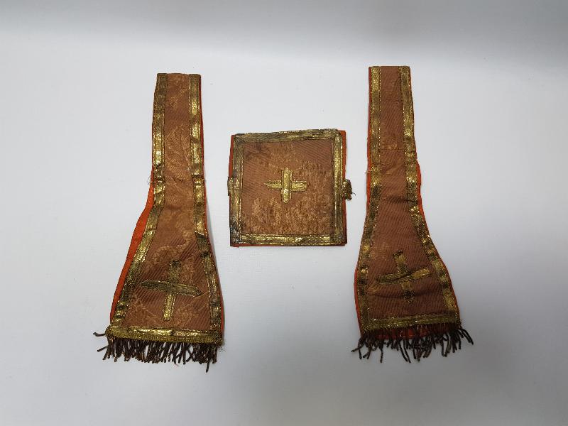 OSMANLI DÖNEMİ RUM İŞİ SIRMA İŞLEMELİ PAPAZ KOLLUKLARI VE DUA KABI