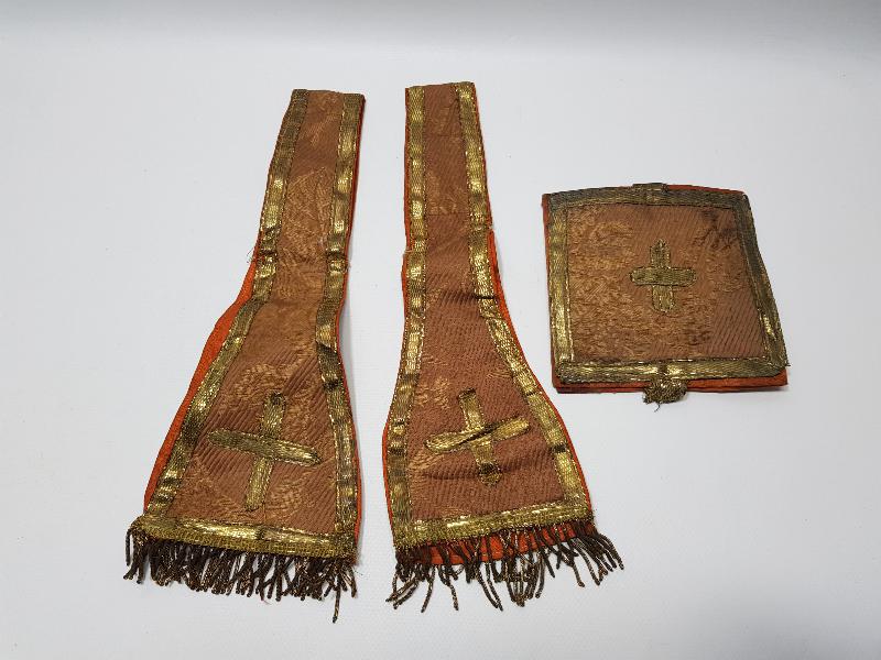 OSMANLI DÖNEMİ RUM İŞİ SIRMA İŞLEMELİ PAPAZ KOLLUKLARI VE DUA KABI