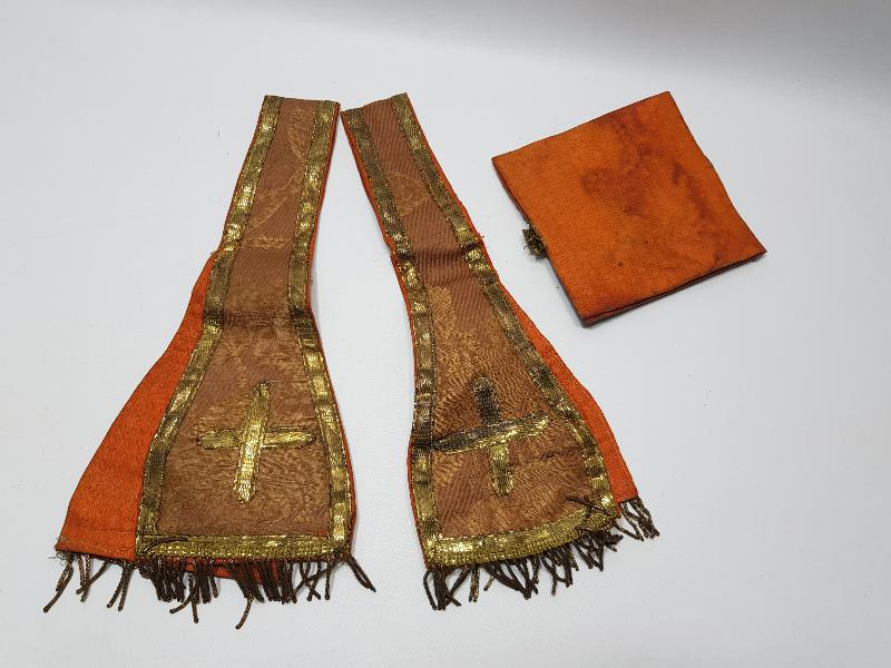 OSMANLI DÖNEMİ RUM İŞİ SIRMA İŞLEMELİ PAPAZ KOLLUKLARI VE DUA KABI