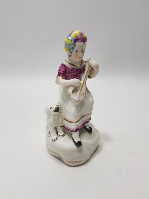 ANTİKA PORSELEN MÜZİSYEN KADIN BİBLOSU