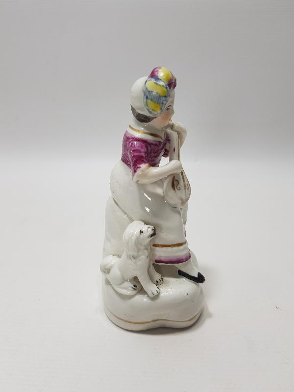 ANTİKA PORSELEN MÜZİSYEN KADIN BİBLOSU