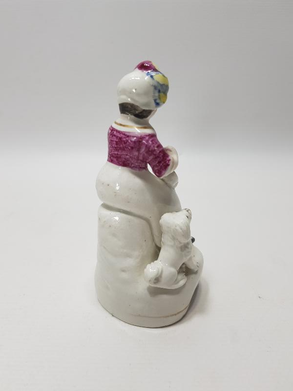 ANTİKA PORSELEN MÜZİSYEN KADIN BİBLOSU