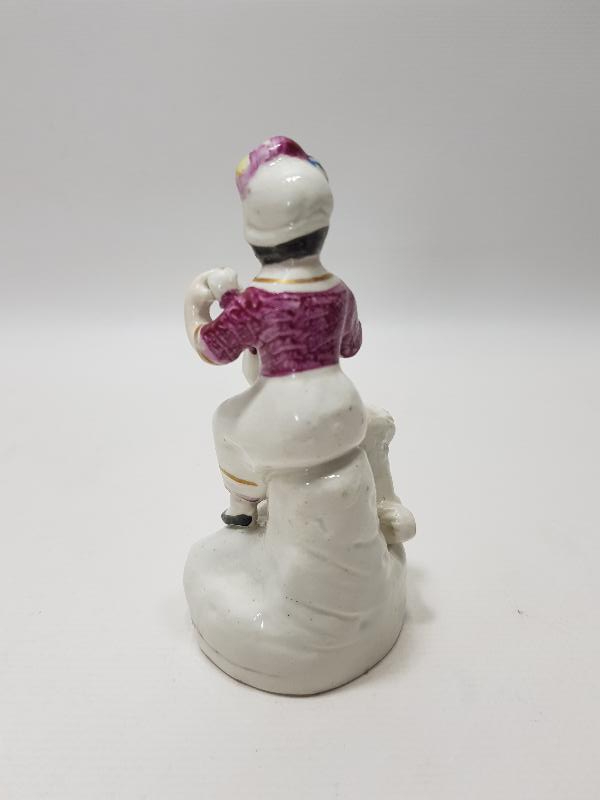 ANTİKA PORSELEN MÜZİSYEN KADIN BİBLOSU