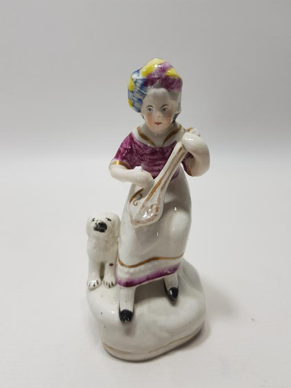 ANTİKA PORSELEN MÜZİSYEN KADIN BİBLOSU