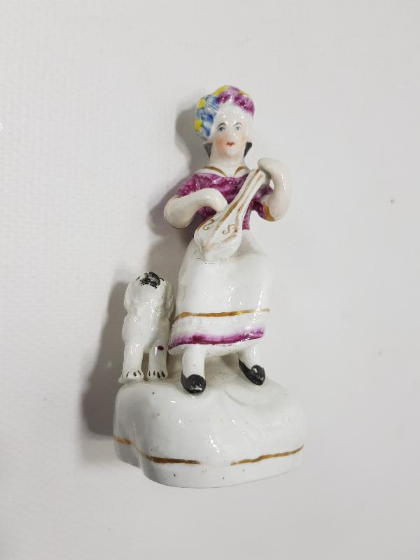 ANTİKA PORSELEN MÜZİSYEN KADIN BİBLOSU
