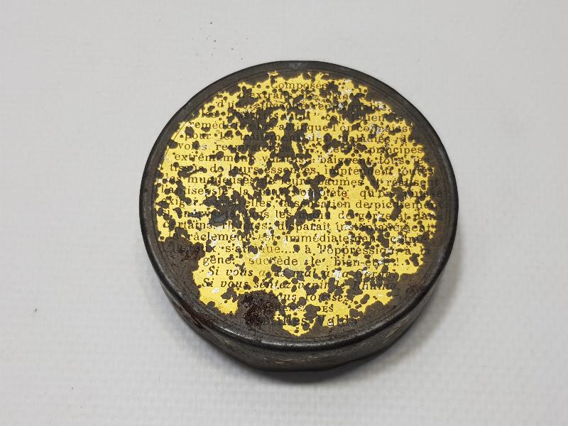 TIP TARİHİ: OSMANLICA VE FRANSIZCA YAZILI PERTEV PUDRA KUTUSU