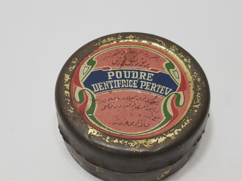 TIP TARİHİ: OSMANLICA VE FRANSIZCA YAZILI PERTEV PUDRA KUTUSU