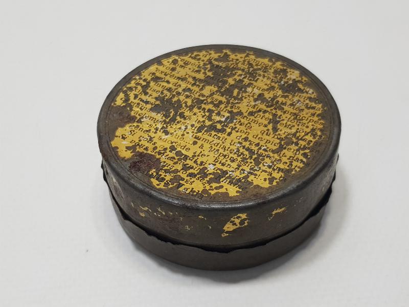 TIP TARİHİ: OSMANLICA VE FRANSIZCA YAZILI PERTEV PUDRA KUTUSU