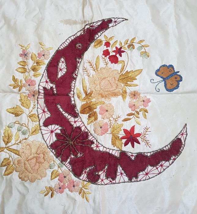 OSMANLI DÖNEMİ HİLAL İŞLEMELİ İPEK DUVAR PANOSU