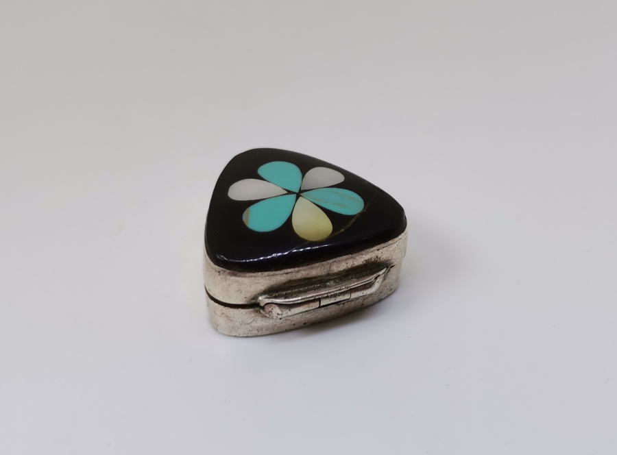 MİNE İŞÇİLİKLİ ANTİKA GÜMÜŞ KUTU