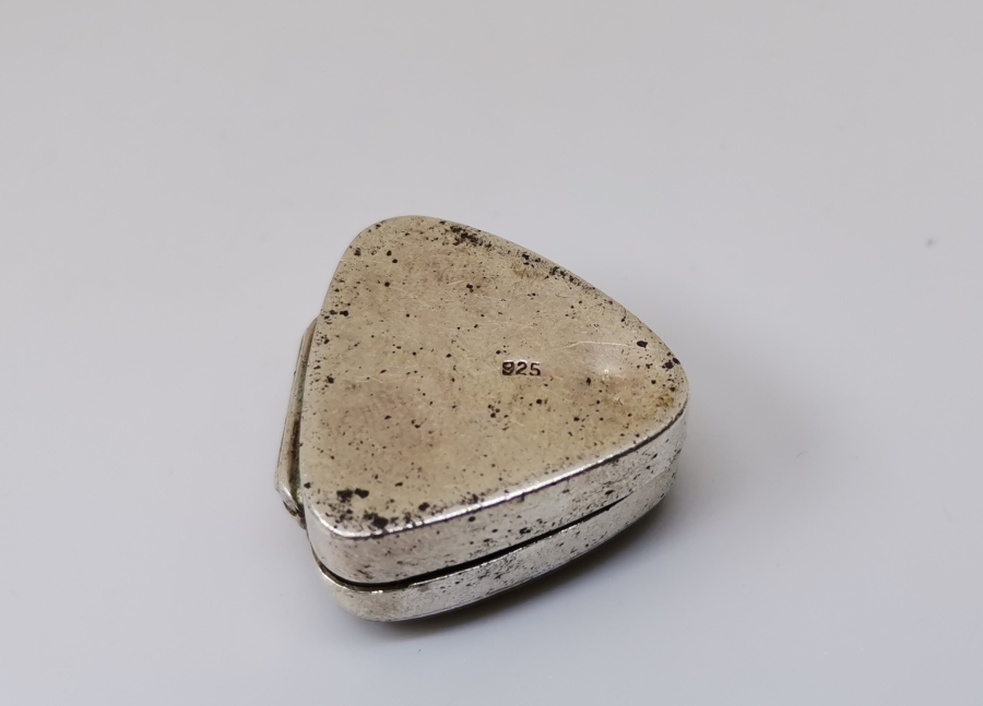 MİNE İŞÇİLİKLİ ANTİKA GÜMÜŞ KUTU