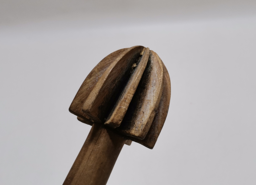 OSMANLI DÖNEMİ GÜRZ FORMUNDA YAPILMIŞ AHŞAP KİRMAN