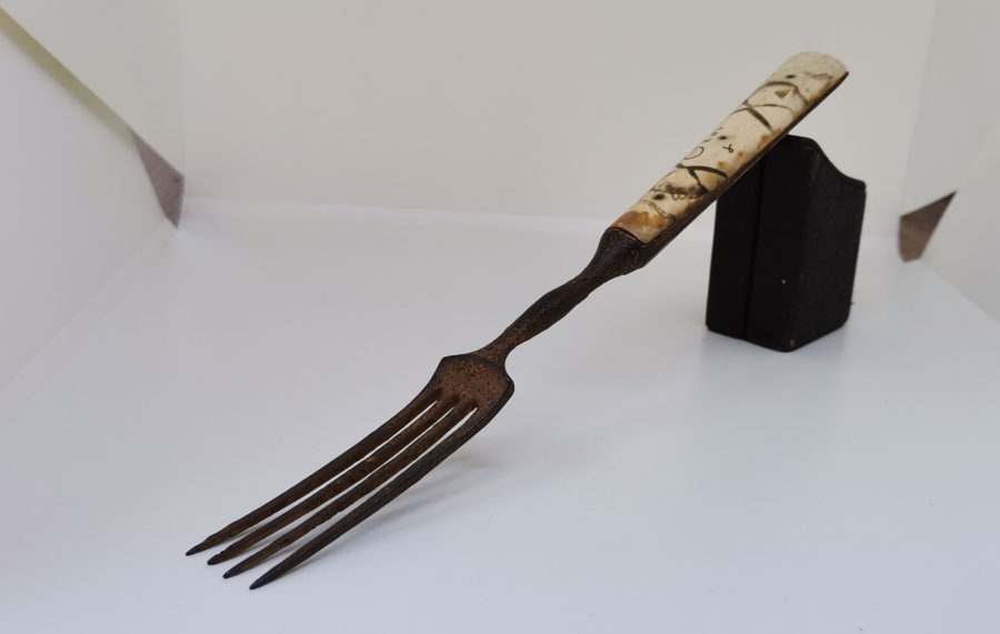 OSMANLI DÖNEMİ ÜZERİ RUMCA YAZILI NADİR ÇATAL