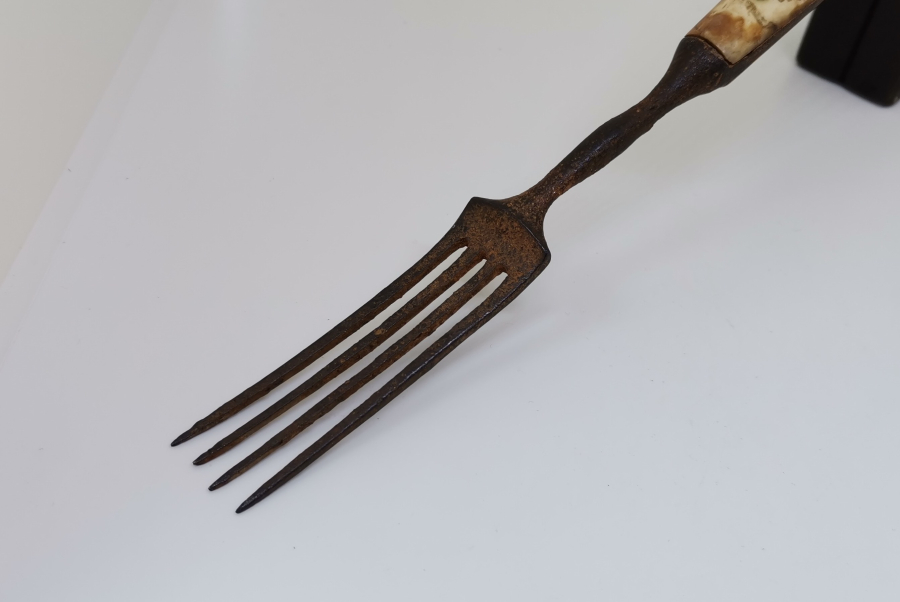 OSMANLI DÖNEMİ ÜZERİ RUMCA YAZILI NADİR ÇATAL