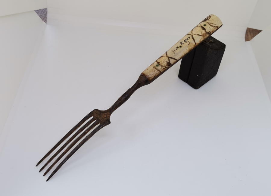 OSMANLI DÖNEMİ ÜZERİ RUMCA YAZILI NADİR ÇATAL