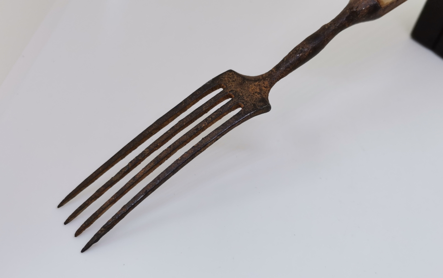 OSMANLI DÖNEMİ ÜZERİ RUMCA YAZILI NADİR ÇATAL