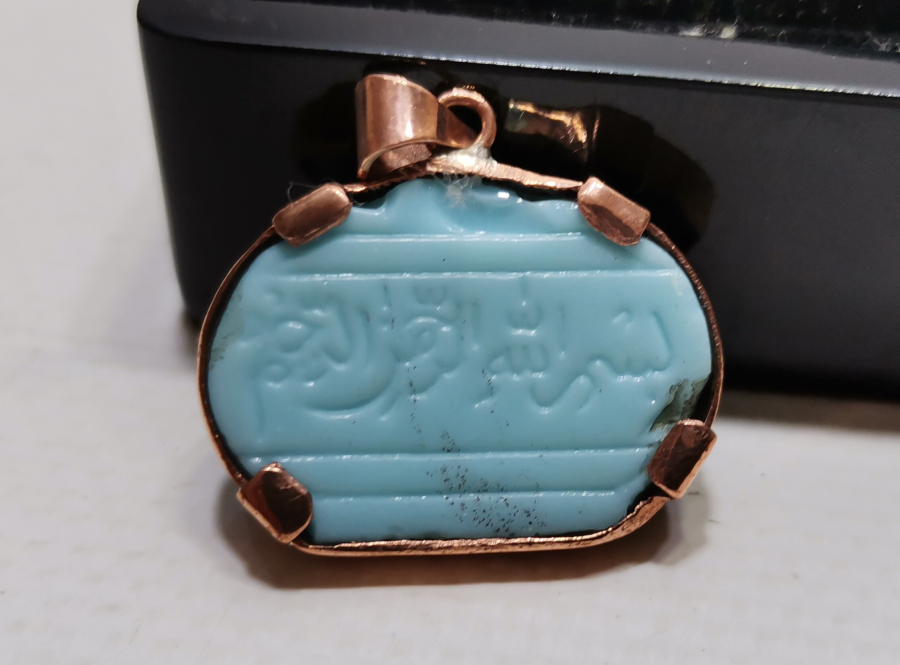 ÜZERİNDE BESMELE-İ ŞERİF YAZILI OSMANLI PAZARI İÇİN ÖZEL YAPILMIŞ TAŞ OPALİN KOLYE UCU