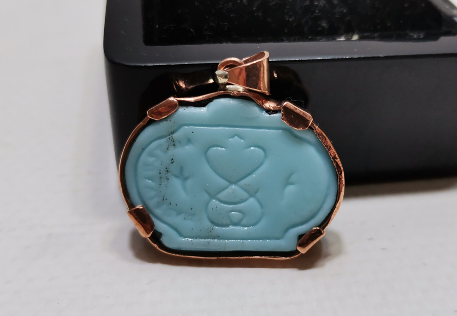 ÜZERİNDE BESMELE-İ ŞERİF YAZILI OSMANLI PAZARI İÇİN ÖZEL YAPILMIŞ TAŞ OPALİN KOLYE UCU