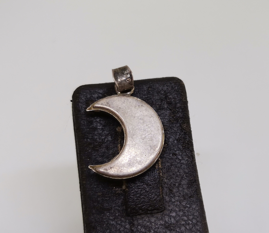 HİLAL FORMUNDA İÇİNDE DUASI İLE GÜMÜŞTEN MAMUL CEVŞEN-İ KEBİR