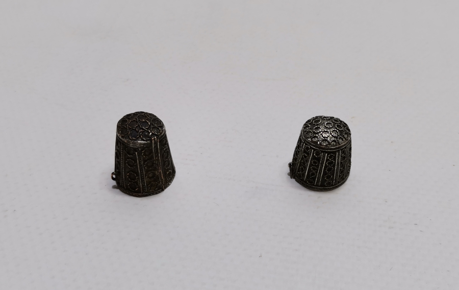 OSMANLI DÖNEMİ GÜHERSE İŞÇİLİKLİ 2 ADET GÜMÜŞ TERZİ YÜKSÜĞÜ