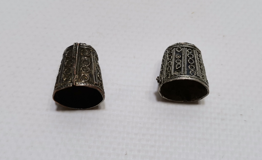 OSMANLI DÖNEMİ GÜHERSE İŞÇİLİKLİ 2 ADET GÜMÜŞ TERZİ YÜKSÜĞÜ