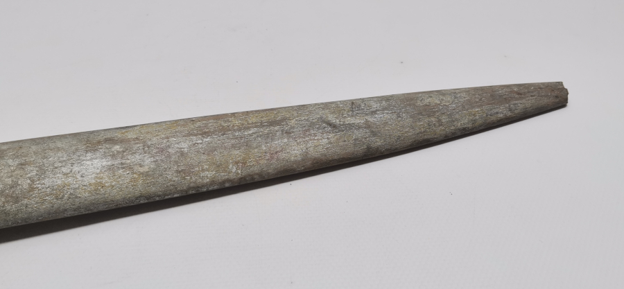 OSMANLI DÖNEMİ ÜZERİ KÖK BOYALI ÇOK NADİR ÇERKES KAMASI FORMUNDA YAPILMIŞ AHŞAP OYUNCAK