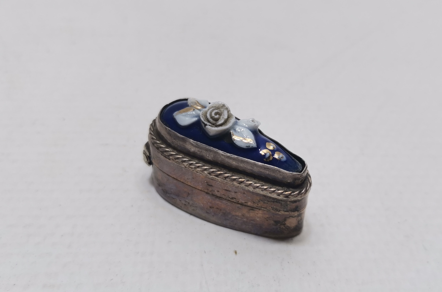 ÖZEL YAPIM MİNE İŞÇİLİKLİ GÜMÜŞ KUTU