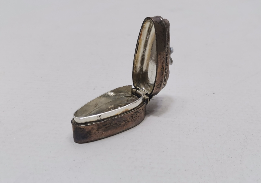 ÖZEL YAPIM MİNE İŞÇİLİKLİ GÜMÜŞ KUTU