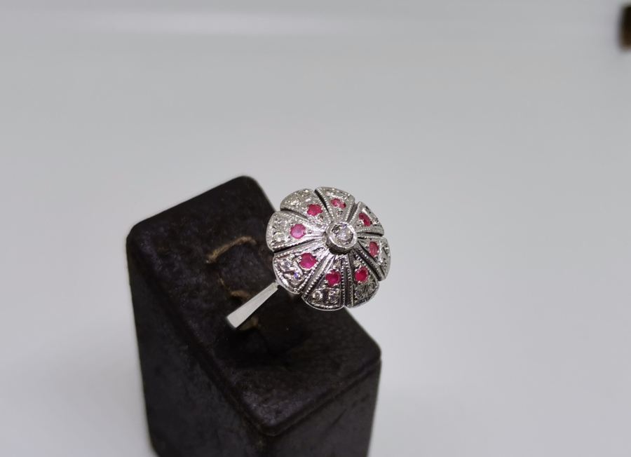 ŞEMSİYE ÇİÇEĞİ MODELİ PIRLANTA TAŞLI YÜZÜK