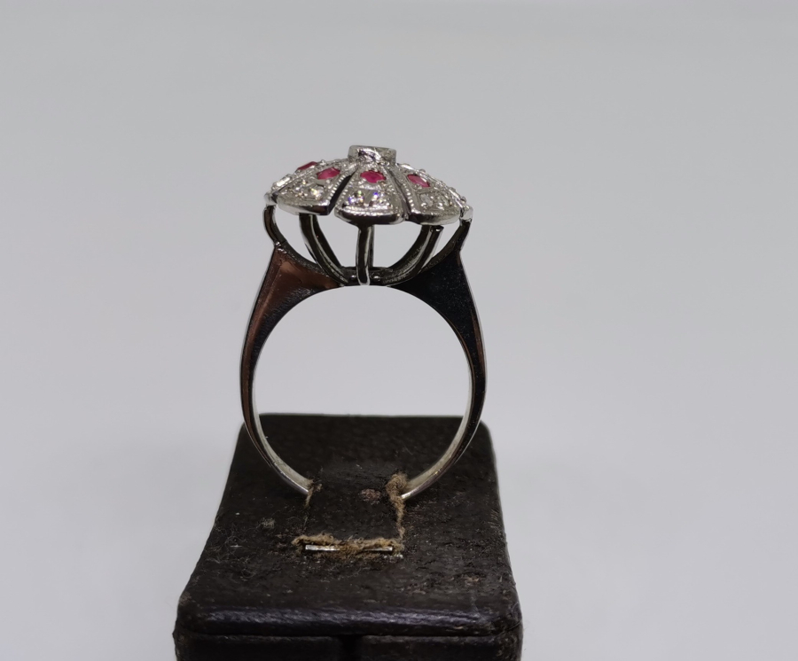 ŞEMSİYE ÇİÇEĞİ MODELİ PIRLANTA TAŞLI YÜZÜK