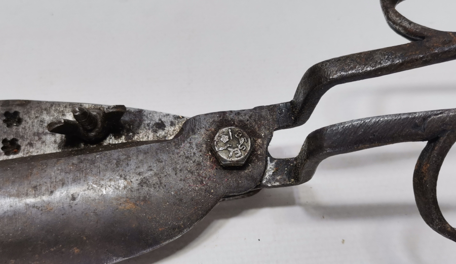 ÜZERİ OSMANLICA DAMGALI ÇOK NADİR HEREKE İŞİ HALI MAKASI