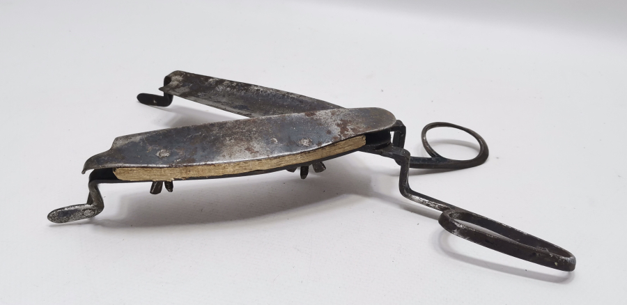 ÜZERİ OSMANLICA DAMGALI ÇOK NADİR HEREKE İŞİ HALI MAKASI