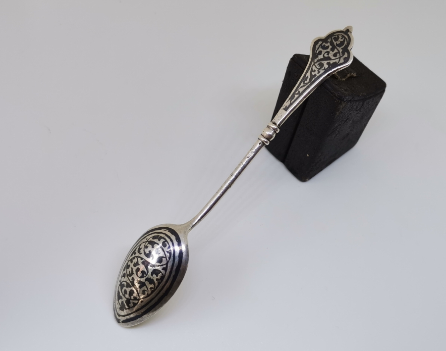 ORAK ÇEKİÇ DAMGALI SOVYET RUSYA YAPIMI SAVATLI GÜMÜŞ KAŞIK