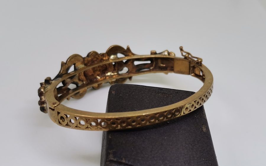 ÜZERİ ELMAS TAŞLI BİLEZİK