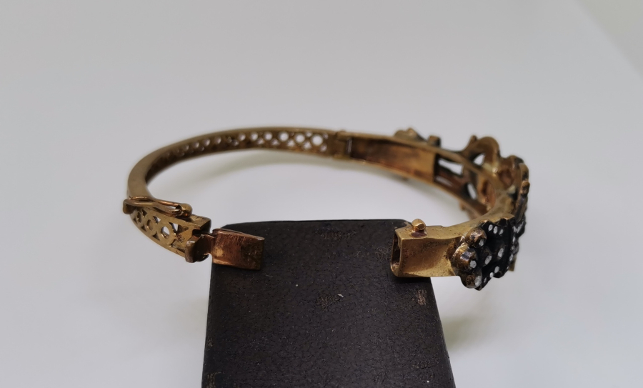 ÜZERİ ELMAS TAŞLI BİLEZİK