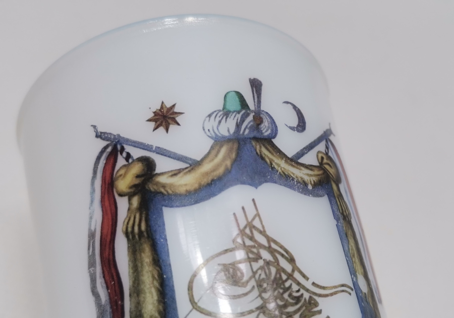 ÜZERİNDE OSMANLI DEVLET ARMASI VE TUĞRA ABDÜLHAMİD HAN DÖNEMİ OPAL BARDAK