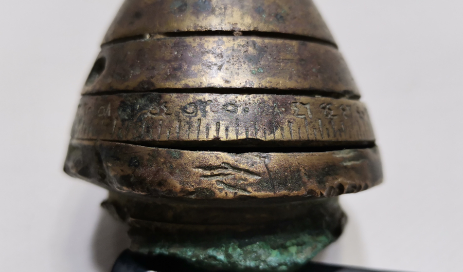 1. DÜNYA SAVAŞI DÖNEMİ ÜZERİ OSMANLICA YAZILI TOP MERMİSİ BAŞLIĞI