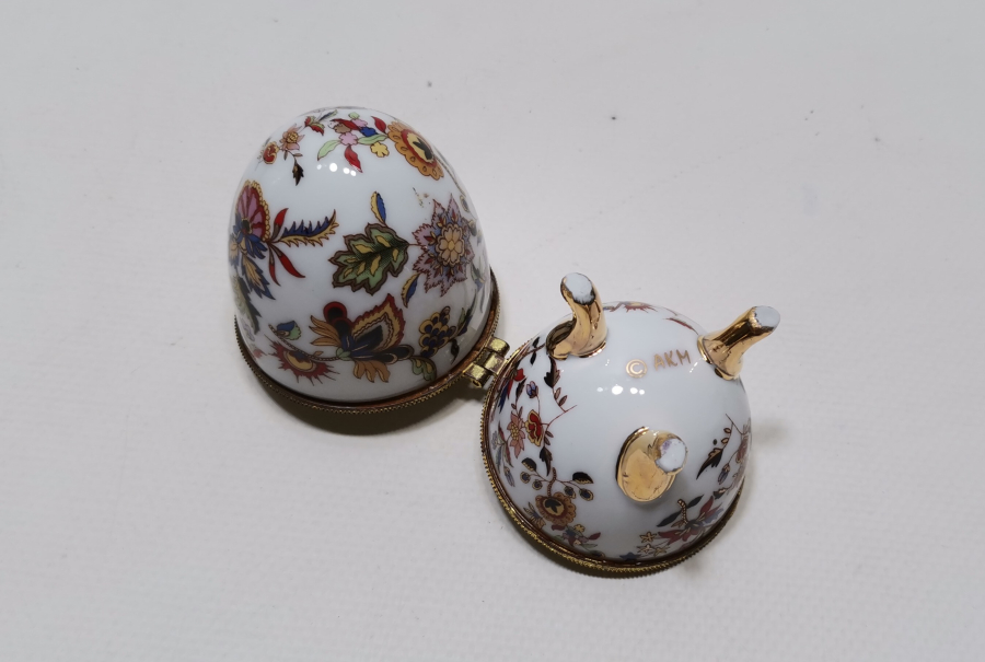 ALTIN VARAKLI YUMURTA FORMUNDA PORSELEN KAPAKLI KUTU